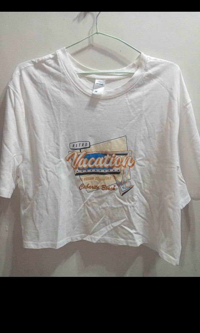 anko white oversized crop top or boxy tee (Category: Shirts) located in Antipolo. Submitted by sorianoyuaaan (Listing ID 1339104143, Image 1). Description: brand: anko size L (can fit XL).