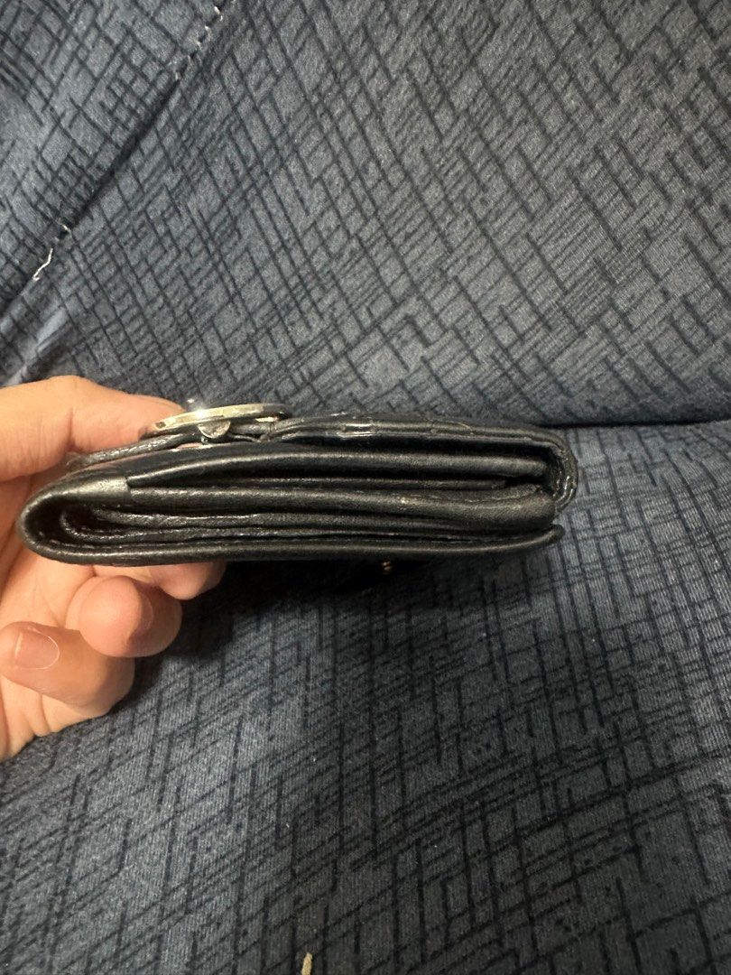 Authentic Christian Dior shor t bifold wallet (Category: Luxury Bags & Wallets) located in Pasig City. Submitted by pearlovesjohann (Listing ID 1339063218, Image 3). Description: From Japan Last photo for reference only may konting run sa coinpurse (second to the last photo).