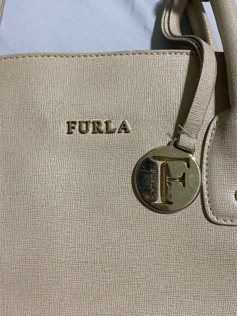 Authentic Furla Shoulder Bag (Category: Luxury Bags & Wallets) located in Badian. Submitted by choloknows (Listing ID 1339130909, Image 3). Description: Excellent Condition Color rate: 9.5/10 (biege) Minor sign of use (see last picture) 1500 + sf.