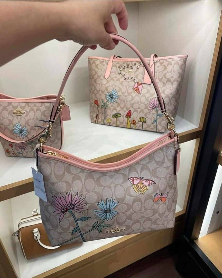 Coach CU393 Observed By Us Laurel Shoulder Bag in Light Khaki Signature ...