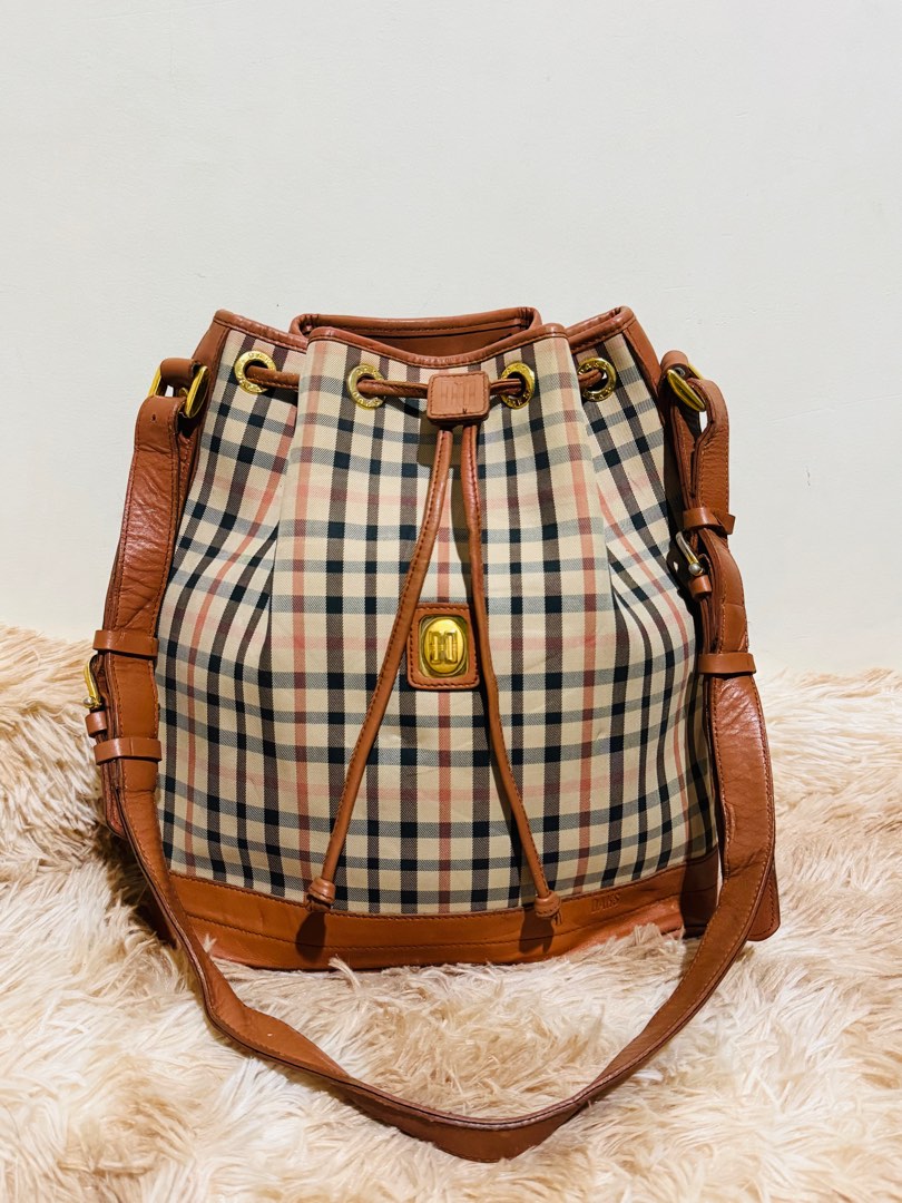 Daks bucket bag shop