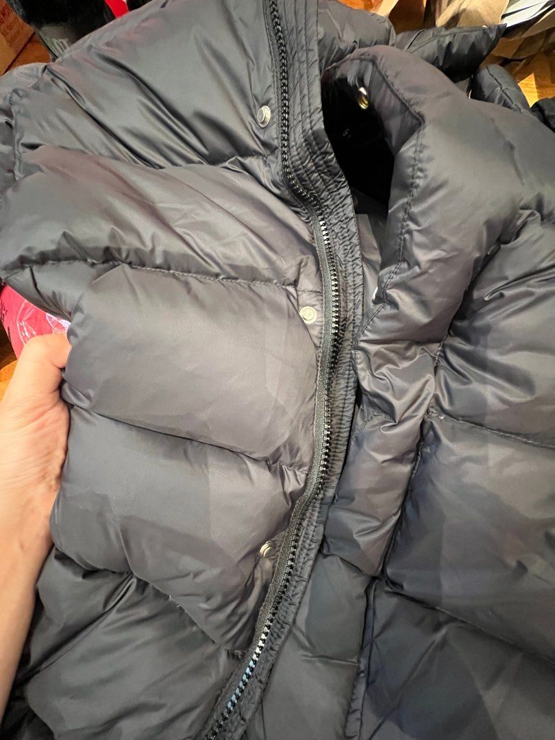 Down jacket (Category: Babies & Kids Fashion) located in Singapore. Submitted by chantelle_96 (Listing ID 1339074300, Image 6). Description: Very thick down jacket in black. Good for extremely cold weather .