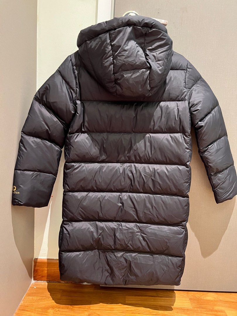 Down jacket (Category: Babies & Kids Fashion) located in Singapore. Submitted by chantelle_96 (Listing ID 1339074300, Image 2). Description: Very thick down jacket in black. Good for extremely cold weather .