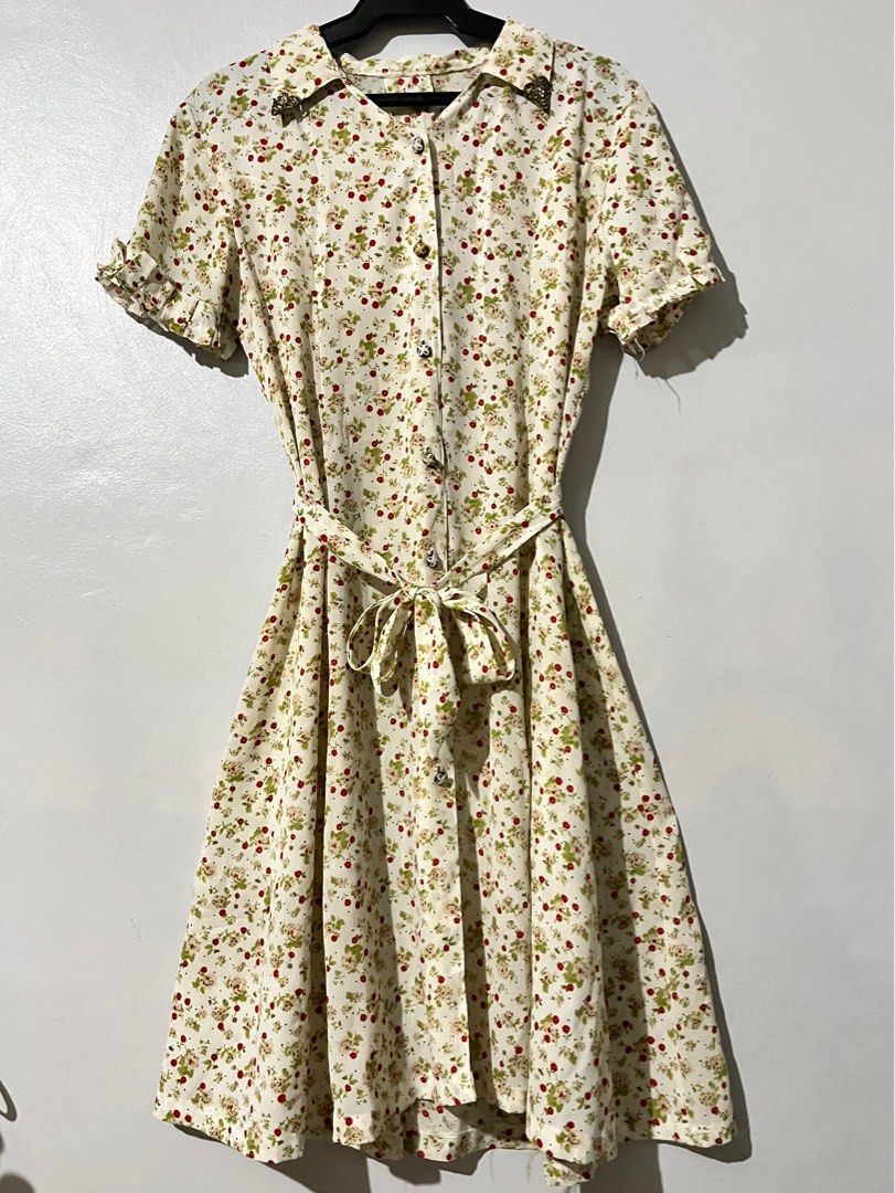 Floral Long Sunday Dress (Category: Dresses) located in Bulacan. Submitted by abiee_ (Listing ID 1339005142, Image 1). Description: Used only once or twice. Slight sheer fabric Best fit for medium..