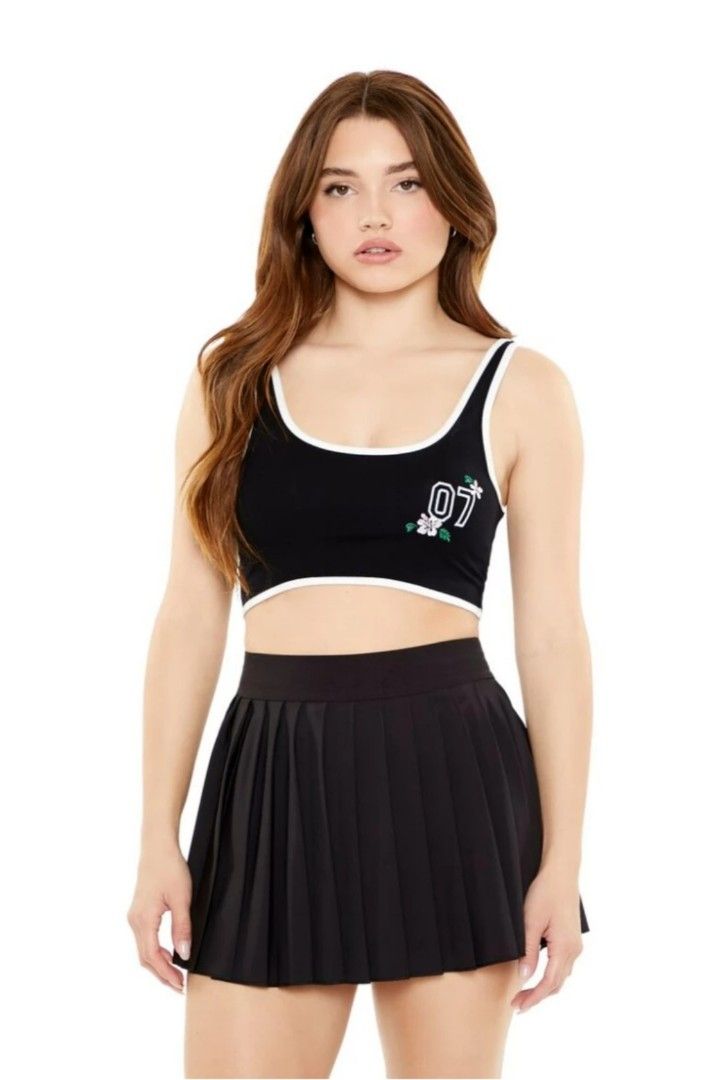 Forever 21 black crop top size Small only (Category: Others Tops) located in Gloria. Submitted by sheribells (Listing ID 1339026623, Image 2). Description: .
