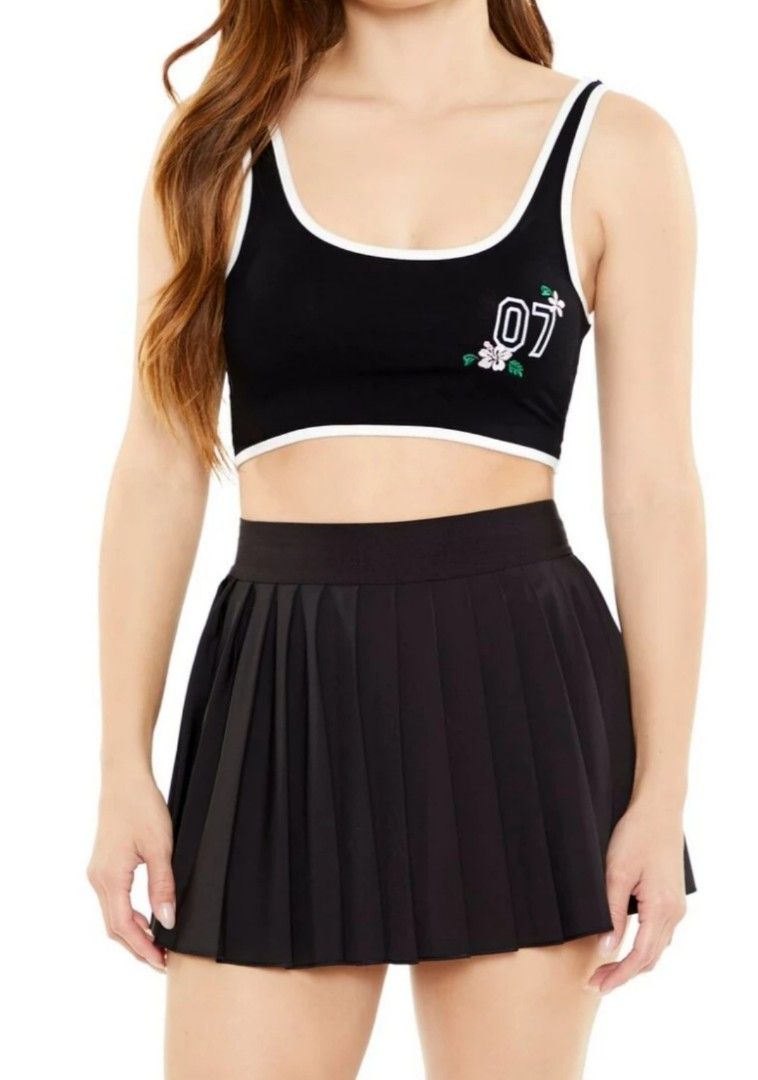 Forever 21 black crop top size Small only (Category: Others Tops) located in Gloria. Submitted by sheribells (Listing ID 1339026623, Image 1). Description: .