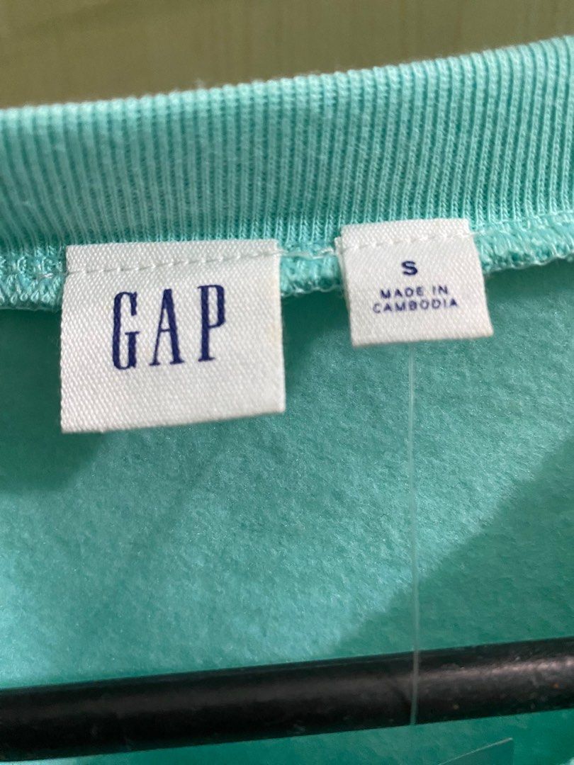 GAP Women’s Sweater (Category: Coats, Jackets and Outerwear) located in Lipa City. Submitted by _flor_ (Listing ID 1339040254, Image 2). Description: Gap Women’s Sweater ‼️ONHAND‼️Guaranteed 💯 Authentic Size: Small (American Size) *****RUNS BIG***** Php 1,250 plus sf Courier: LBC Location: Lipa City PM to order📩.