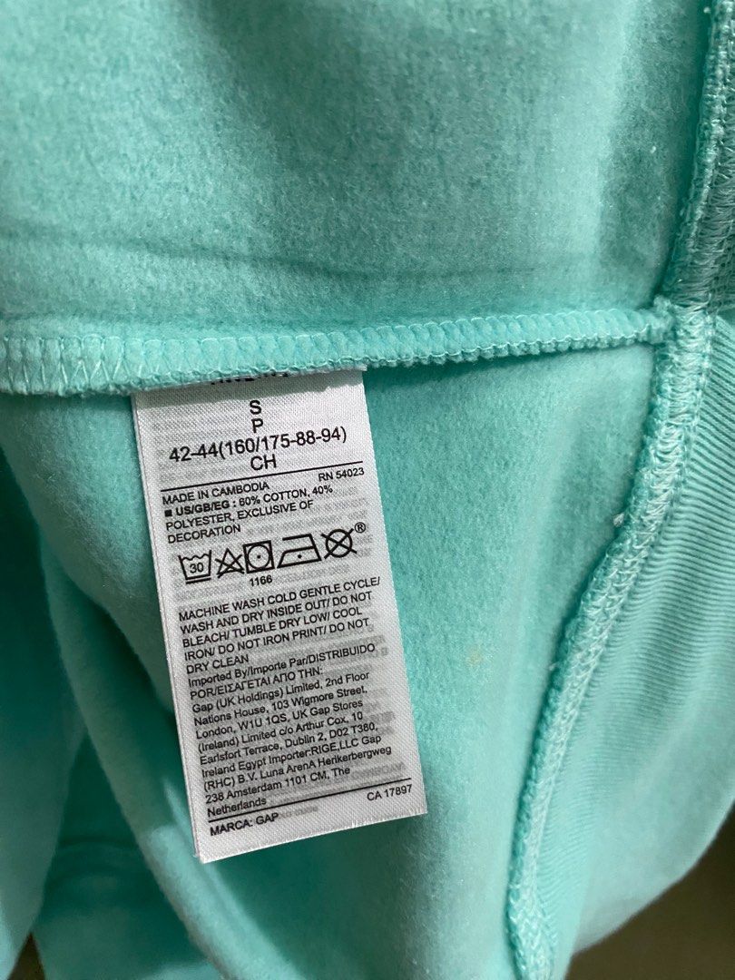 GAP Women’s Sweater (Category: Coats, Jackets and Outerwear) located in Lipa City. Submitted by _flor_ (Listing ID 1339040254, Image 3). Description: Gap Women’s Sweater ‼️ONHAND‼️Guaranteed 💯 Authentic Size: Small (American Size) *****RUNS BIG***** Php 1,250 plus sf Courier: LBC Location: Lipa City PM to order📩.