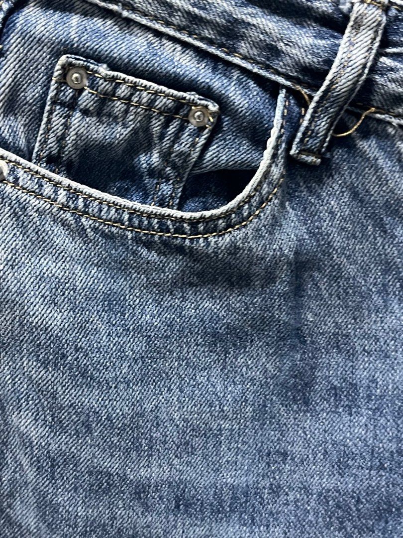 Highwaist jeans straight cut (Category: Jeans) located in Malabon City. Submitted by manymoon (Listing ID 1339051466, Image 3). Description: Size 25-26 Soft denim Length 39 Leg hole 10.