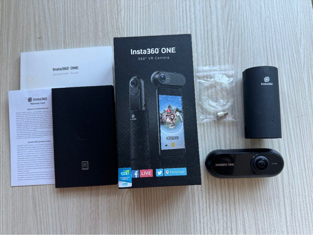 Insta360 ONE 第一代 （分類：攝錄機）位於 Hong Kong。 由 varadise 提交（商品編號 1339017166，圖片 1）。簡介： 少用 有盒 9成新 鏡頭小花 第一代iPhone 專用360 鏡頭 可獨立使用 又有 Lightning 頭直插iPhone用 可拍2400萬像素相片及4K影片。 順豐到付 掃管笏 博愛醫院 交收 。