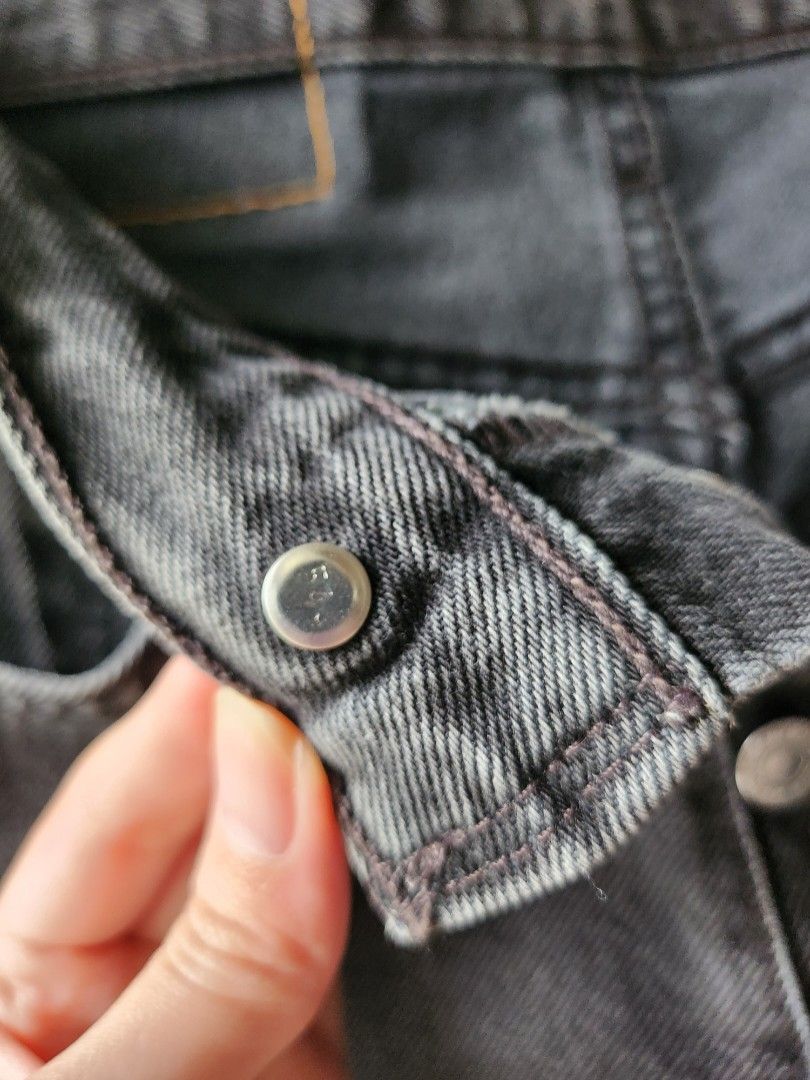 Levi's 501 Faded Black (Category: Jeans) located in Quezon City. Submitted by six_half (Listing ID 1339068957, Image 3). Description: Altered length Measurements Laid Flat Waist: 12.5in Inseam: 26in Length: 35.5in Best Fits 25in waist Flaws: faded back patch.