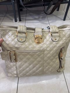 (Category: ) located in . Submitted by bagbae_co (Listing ID 1339009815, Image 1). Description: .