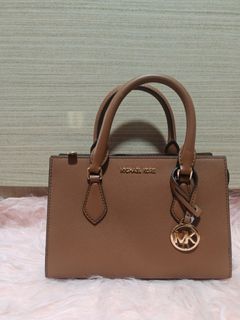 (Category: ) located in . Submitted by hersbags (Listing ID 1339099975, Image 1). Description: .