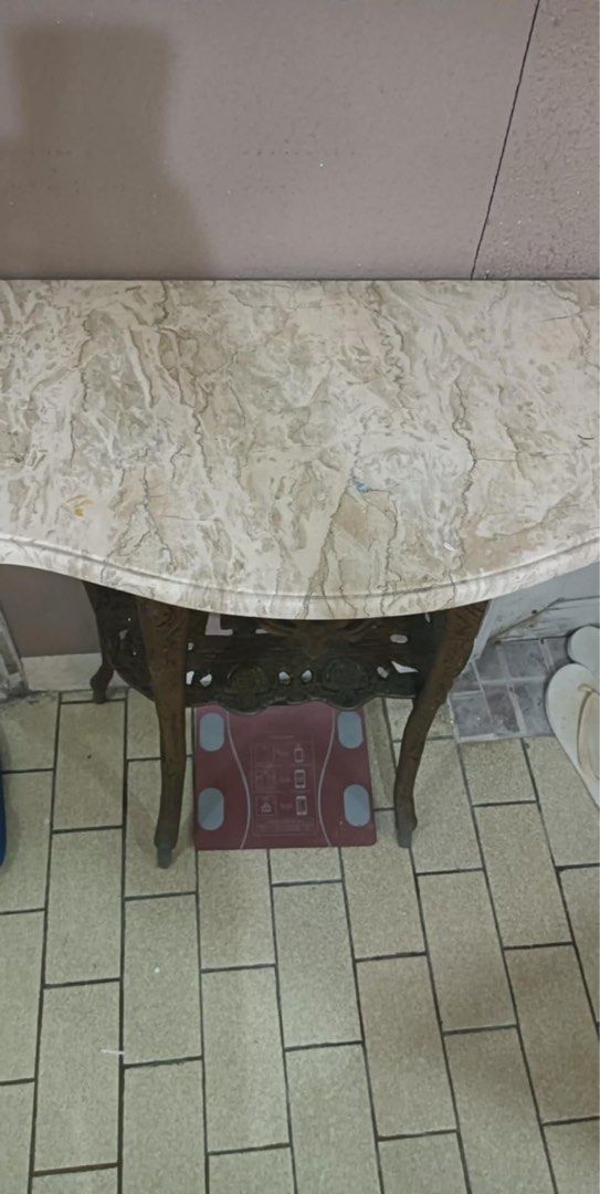 Marble Console Table Set (Category: Tables & Sets) located in Del Monte. Submitted by cheezy_aissa (Listing ID 1339004732, Image 1). Description: Mirror 33” x 19.5” 14dia. Table 29.5” Vintage Marble Console Table.