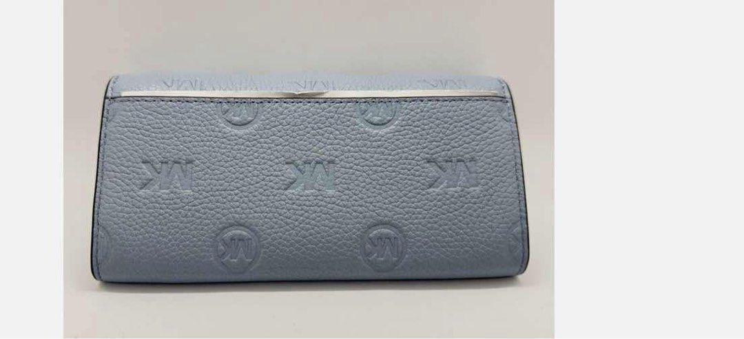 MK Jet Set Travel Large (Category: Luxury Bags & Wallets) located in Cebu City. Submitted by iamish_items (Listing ID 1339141933, Image 3). Description: Never been used In-open lang. Rfs: Medyo malaki para sa akin. .