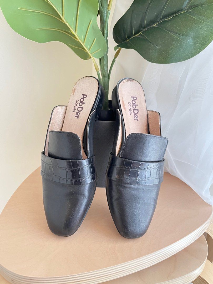 PABDER Authentic Leather Loafers Size US5 Womens (Category: Loafers) located in Pasig City. Submitted by kvdecluttering (Listing ID 1339052355, Image 2). Description: PABDER Leather Slip Ons, Slides, Loafers Italian brand since 1985 P2999 but negotiable Bought for around 4500 Size 5 Leather and quality is super nice + very comfortable Worn 3x only RFS: di lang bagay the style on me haha SF: 80 within metro manila.