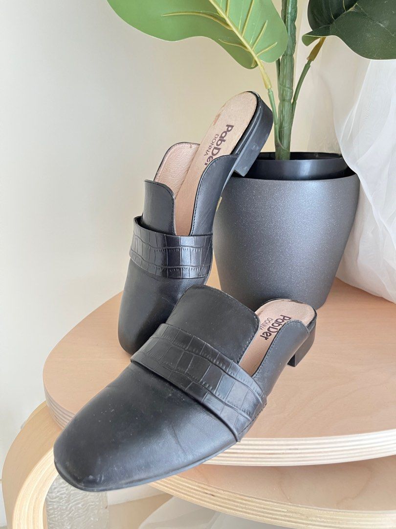 PABDER Authentic Leather Loafers Size US5 Womens (Category: Loafers) located in Pasig City. Submitted by kvdecluttering (Listing ID 1339052355, Image 3). Description: PABDER Leather Slip Ons, Slides, Loafers Italian brand since 1985 P2999 but negotiable Bought for around 4500 Size 5 Leather and quality is super nice + very comfortable Worn 3x only RFS: di lang bagay the style on me haha SF: 80 within metro manila.