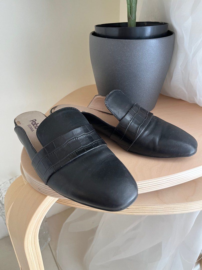 PABDER Authentic Leather Loafers Size US5 Womens (Category: Loafers) located in Pasig City. Submitted by kvdecluttering (Listing ID 1339052355, Image 1). Description: PABDER Leather Slip Ons, Slides, Loafers Italian brand since 1985 P2999 but negotiable Bought for around 4500 Size 5 Leather and quality is super nice + very comfortable Worn 3x only RFS: di lang bagay the style on me haha SF: 80 within metro manila.