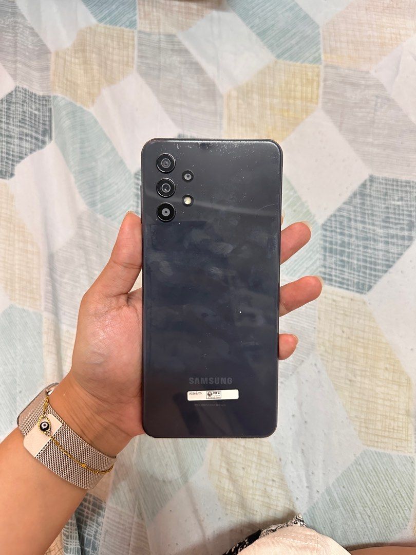 Samsung A32 5G (Category: Samsung) located in Manila. Submitted by mtchlln (Listing ID 1339065890, Image 2). Description: - With some scratches at the back - Female owned - Like new - Price is negotiable .