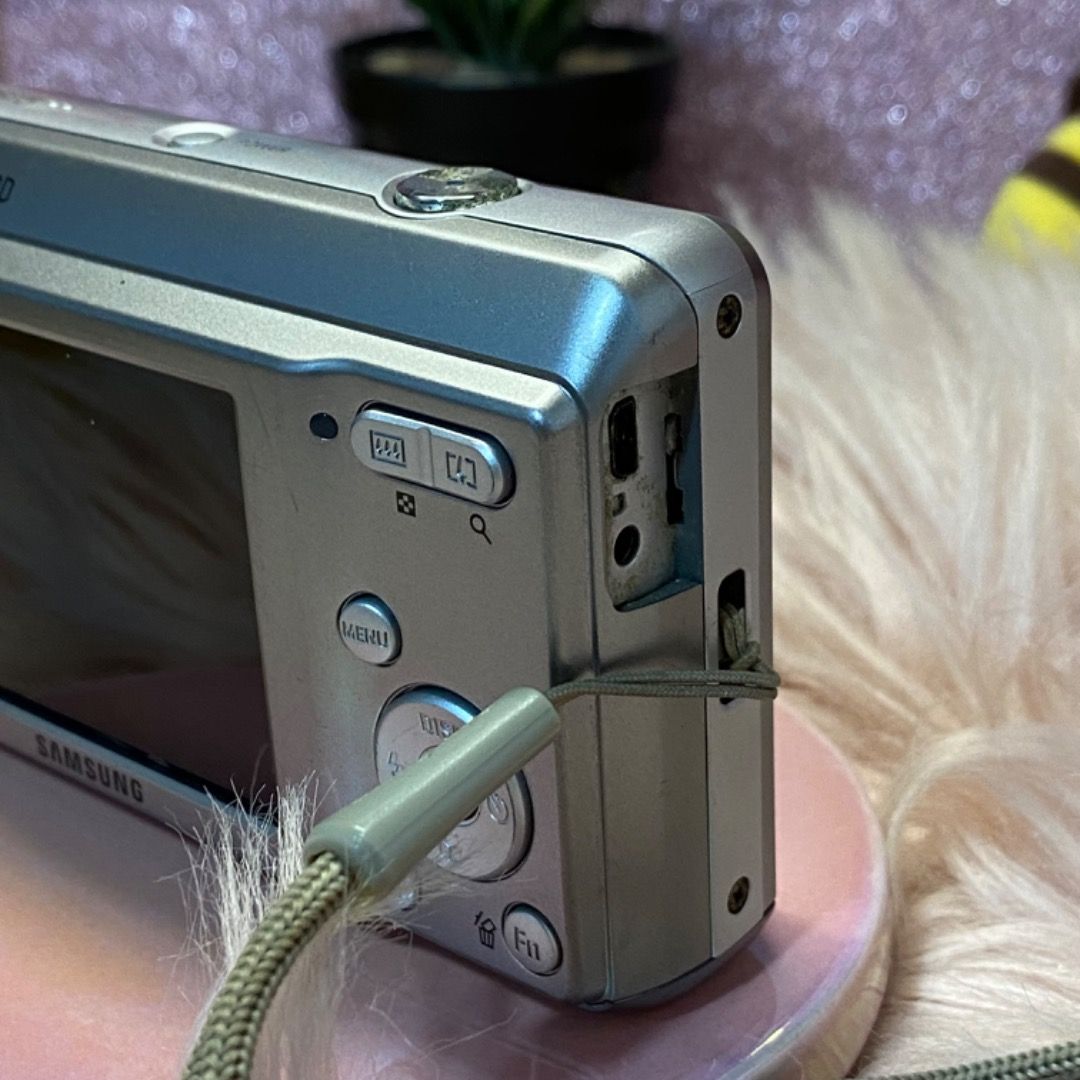 samsung es15 digital camera digicam (Category: Cameras) located in Quezon City. Submitted by my_cabinet (Listing ID 1339094524, Image 3). Description: First to pay basis - Good outputs! - Flash & Buttons working! - Zoom in and out working - Pics and vid working - Body cosmetic: 9/10 - Uses AA batteries Inclusions: - Camera - Batteries - Strap Issues: - No flash & dreamy outputs Read BIO first! No COD :) Read about the camera online please.