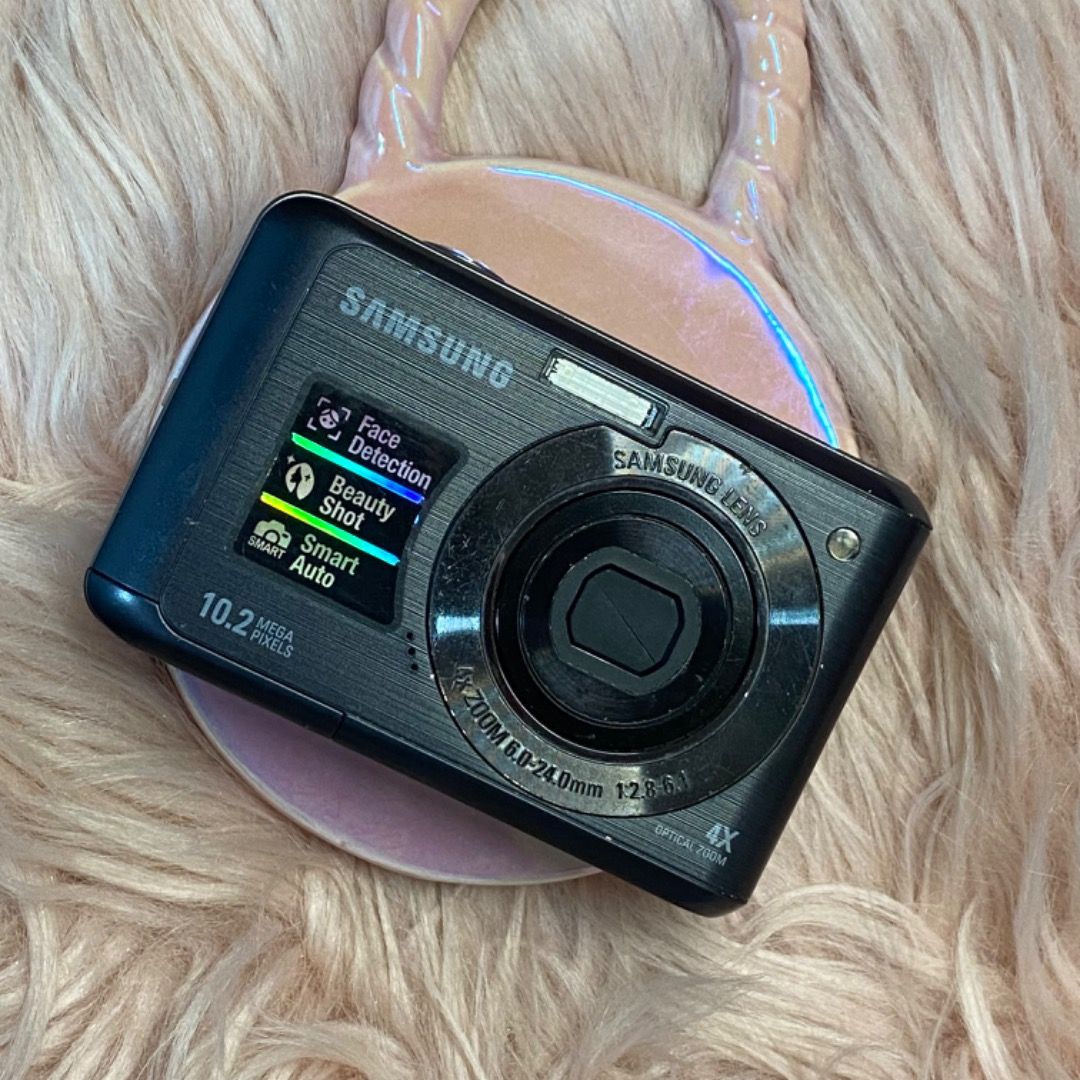 samsung es20 digital camera digicam (Category: Cameras) located in Quezon City. Submitted by my_cabinet (Listing ID 1339101394, Image 1). Description: First to pay basis Inclusions: - Camera - Strap Issue: - No flash - Malabo & Burn - Hard buttons and ok button di nagana madalas Read BIO first! No COD :) Read about the camera online please.