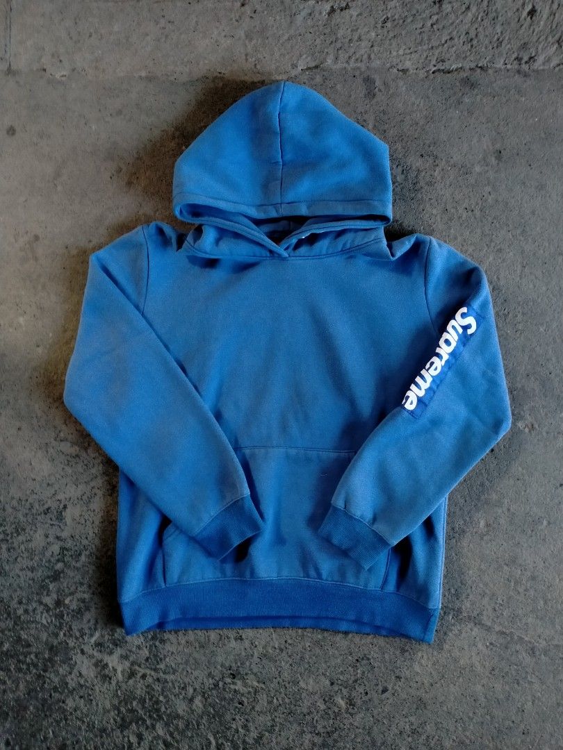Supreme hoodie arm logo on sale