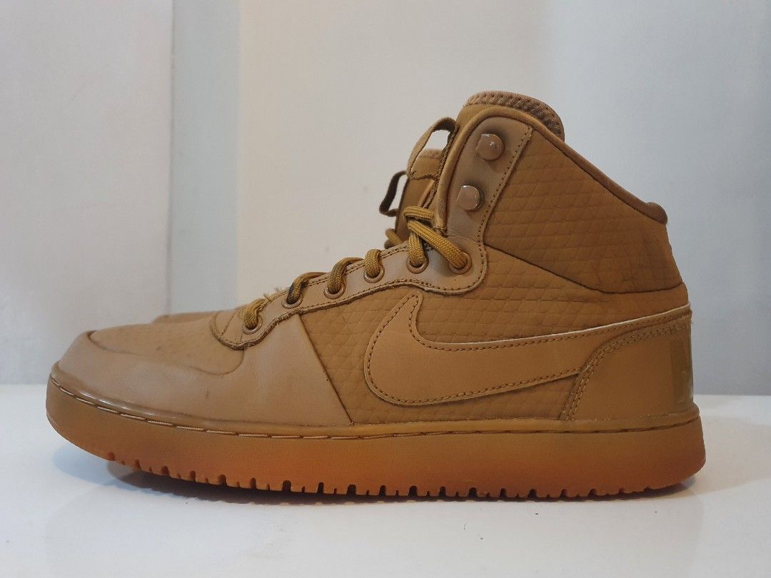 nike court borough mid winter wheat