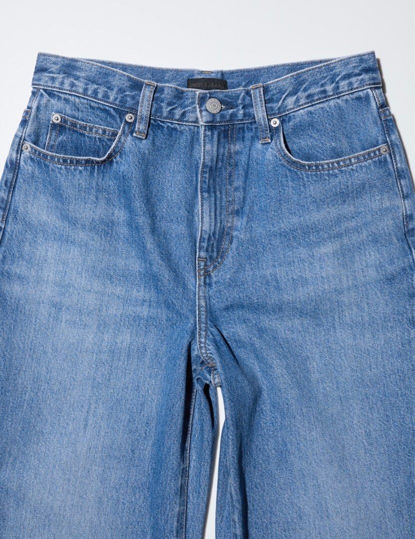 Uniqlo Wide Straight Jeans (Category: Jeans) located in Manila. Submitted by 9901x (Listing ID 1339079150, Image 1). Description: SIZE 24.