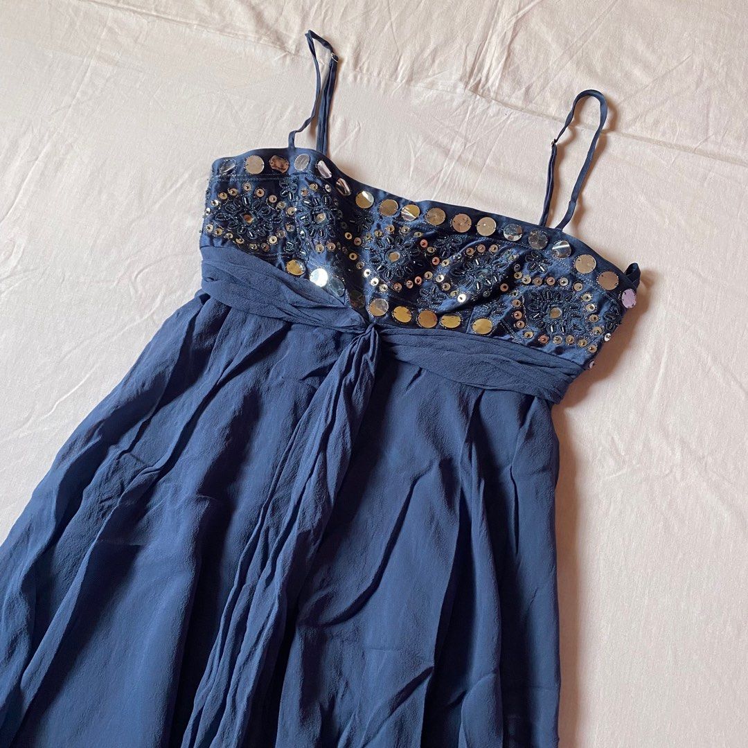 Vintage Rare BCBG Blue Beaded Sequin Midi Dress (Category: Dresses) located in Cavite. Submitted by heykth (Listing ID 1339019024, Image 3). Description: THE DETAILS 😍😍 loove the fit, the detailing, how magical it is. fits xs to small so no ww kasi di po kasya ): no flaws!! .