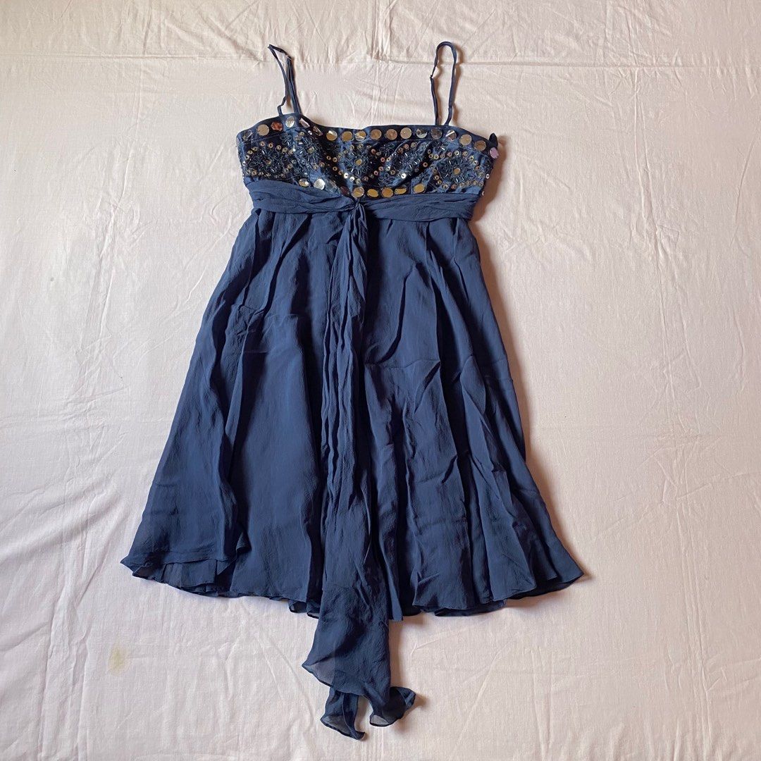 Vintage Rare BCBG Blue Beaded Sequin Midi Dress (Category: Dresses) located in Cavite. Submitted by heykth (Listing ID 1339019024, Image 2). Description: THE DETAILS 😍😍 loove the fit, the detailing, how magical it is. fits xs to small so no ww kasi di po kasya ): no flaws!! .