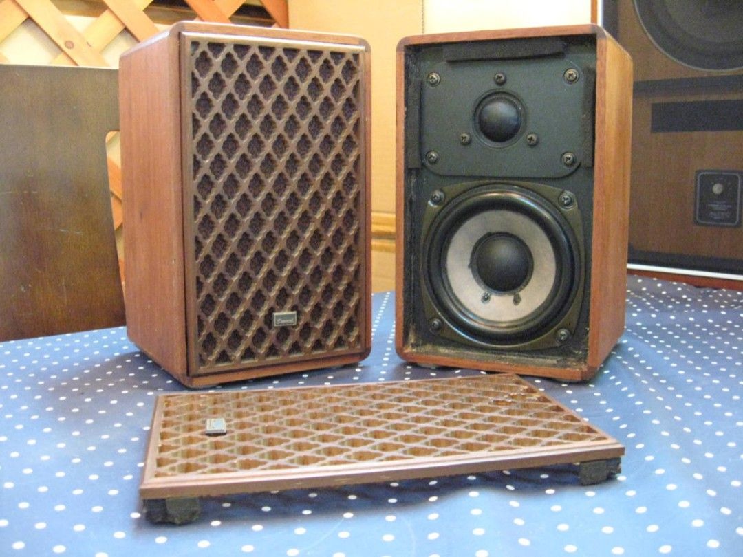 Vintage Sansui SP-M1 2-Way Walnut Bookshelf Monitor Speakers