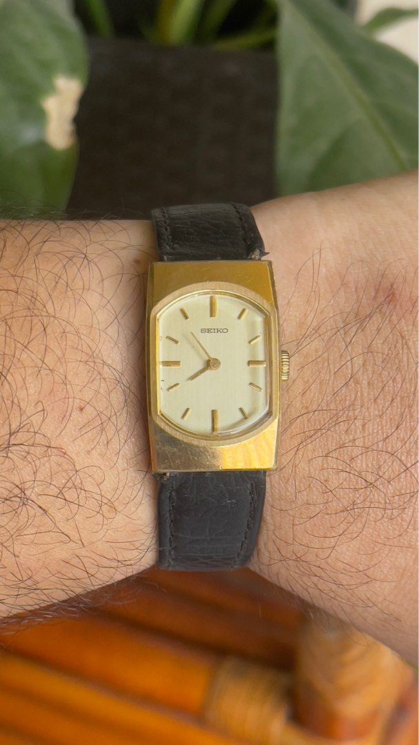 Vintage seiko winding (19x31mm) (Category: Luxury Watches) located in Cagayan de Oro. Submitted by purelion.ff7d09 (Listing ID 1339172386, Image 1). Description: Seiko Vintage 11 8350 Goldplated pp Plexiglass All original except leather strap Manual winding Dm.