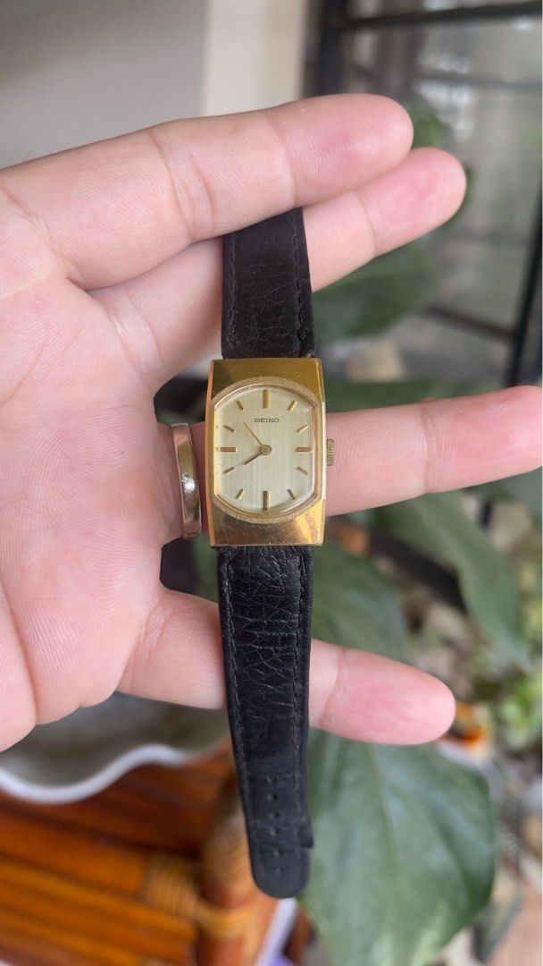 Vintage seiko winding (19x31mm) (Category: Luxury Watches) located in Cagayan de Oro. Submitted by purelion.ff7d09 (Listing ID 1339172386, Image 2). Description: Seiko Vintage 11 8350 Goldplated pp Plexiglass All original except leather strap Manual winding Dm.