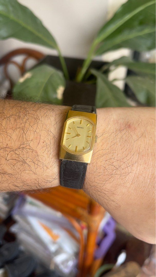 Vintage seiko winding (19x31mm) (Category: Luxury Watches) located in Cagayan de Oro. Submitted by purelion.ff7d09 (Listing ID 1339172386, Image 3). Description: Seiko Vintage 11 8350 Goldplated pp Plexiglass All original except leather strap Manual winding Dm.