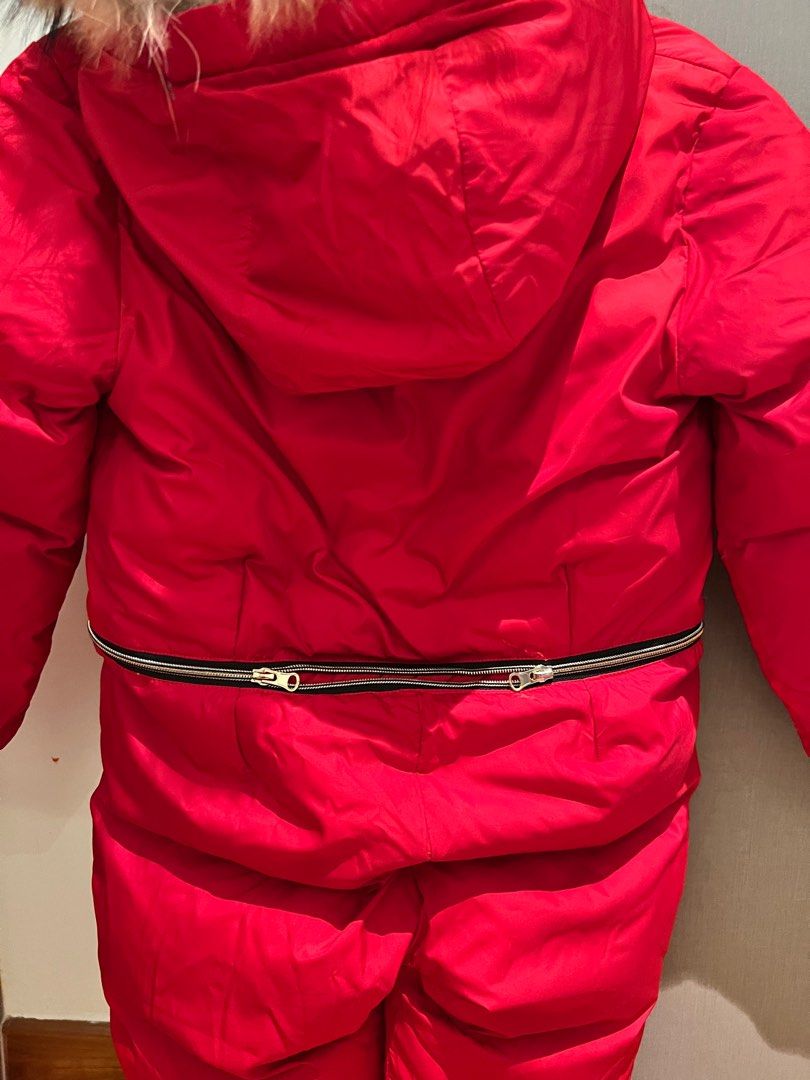 Winter Jacket (Category: Babies & Kids Fashion) located in Singapore. Submitted by chantelle_96 (Listing ID 1339074749, Image 4). Description: Very thick down jacket. Good for extremely cold weather or ski used. .