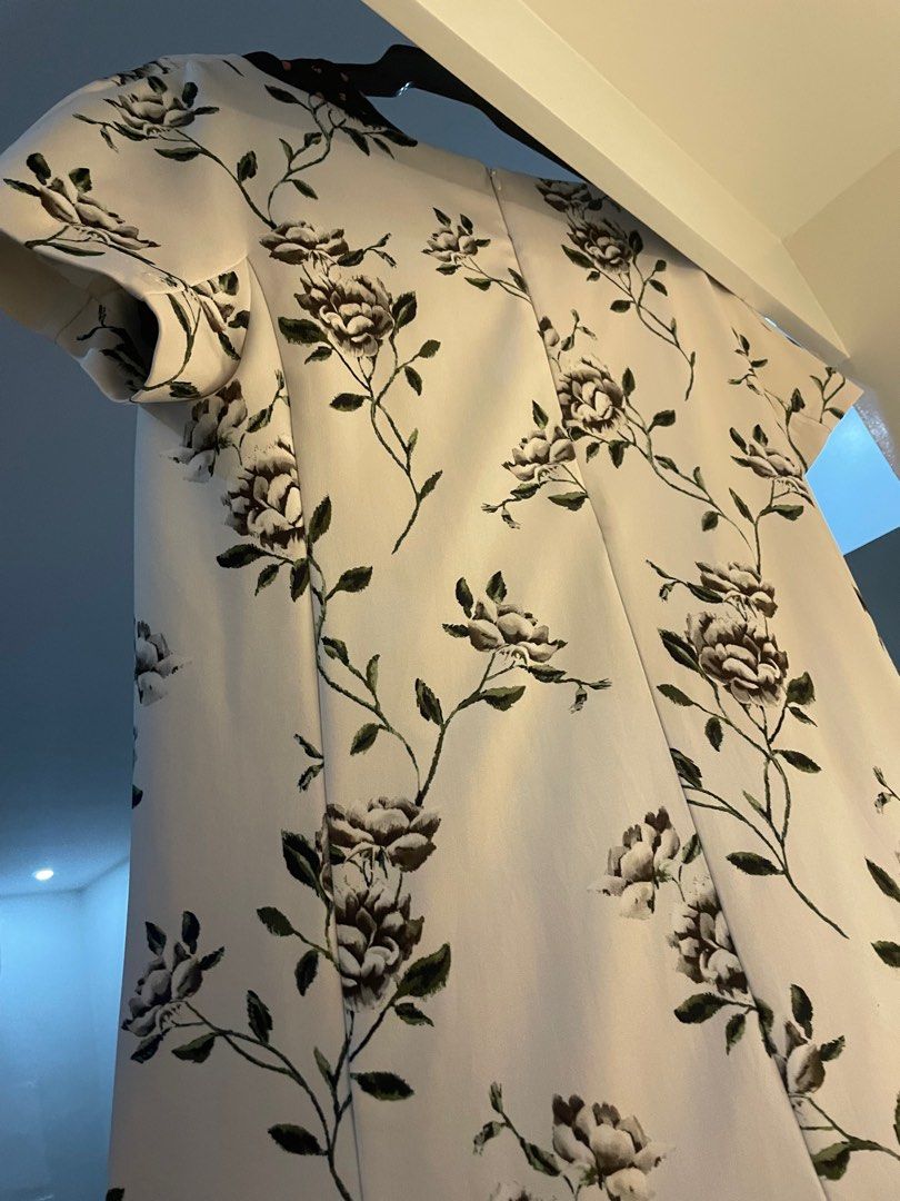 Zara Basic (Category: Dresses) located in Makati City. Submitted by sandzs (Listing ID 1338998482, Image 2). Description: Stretchable can fit up to large. .