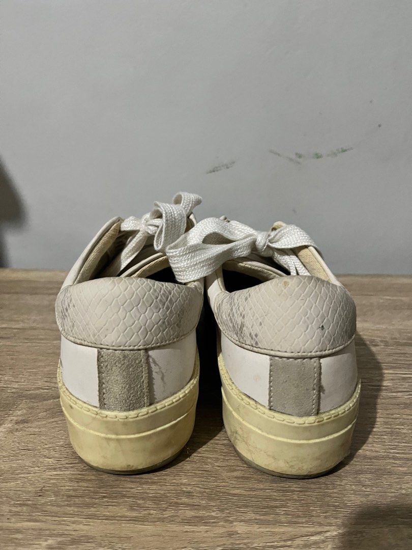 Zara TRF White Sneakers Size 9-10 (Category: Sneakers) located in Bulacan. Submitted by abiee_ (Listing ID 1339009053, Image 3). Description: ORIGINAL ZARA RFS: Decluttering.