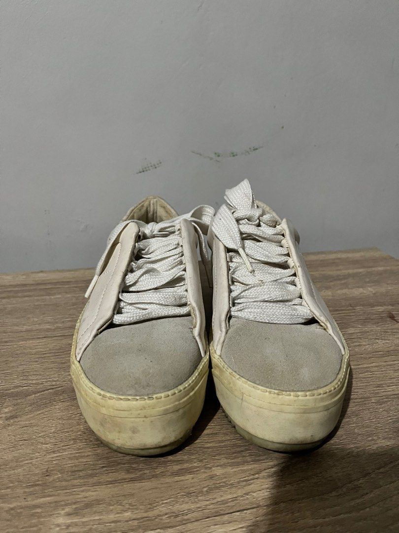 Zara TRF White Sneakers Size 9-10 (Category: Sneakers) located in Bulacan. Submitted by abiee_ (Listing ID 1339009053, Image 1). Description: ORIGINAL ZARA RFS: Decluttering.