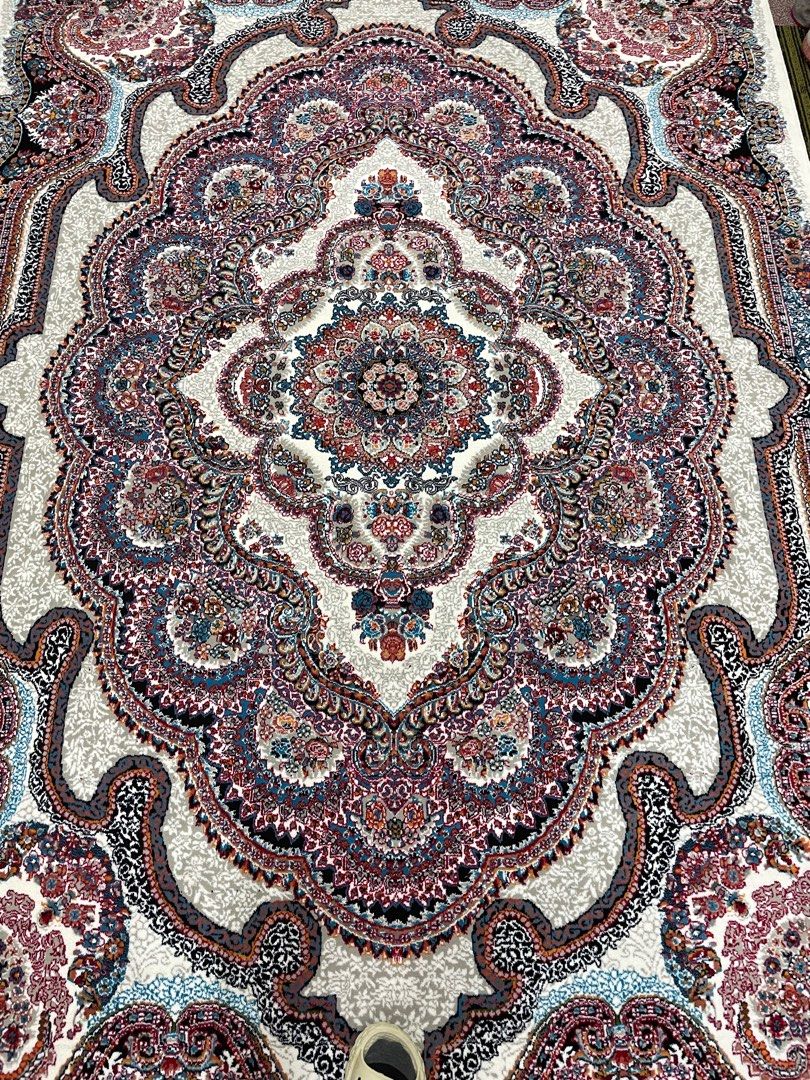 Persian carpet 65073557707139112