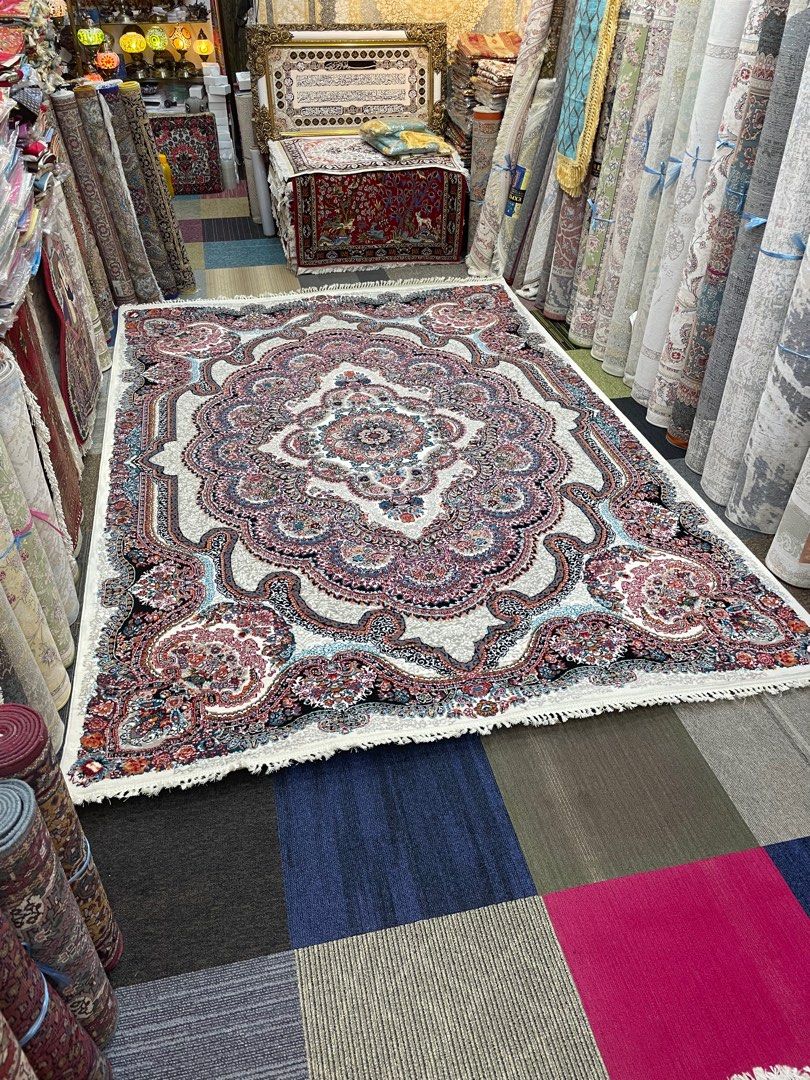 Persian carpet 65073557707139115