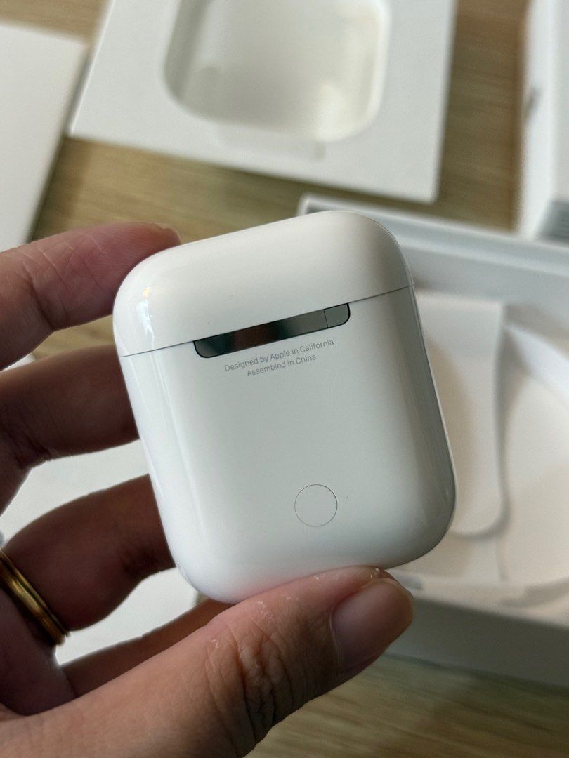 Airpods Gen 2 (Category: Earphones) located in Baliuag. Submitted by jophdsa (Listing ID 1334524739, Image 2). Description: RUSH Airpods Gen 2 - Authentic, bought from Timeline SM Baliuag last 2020 - Money back guaranteed if proven fake Inclusions - L & R Airpods Wireless charging case Original Box Black Silicone Case Issue - R airpod gets lowbatt after 30mins of use. But, yung L airpod can last for 3-4hours and charging case works perfectly pwed