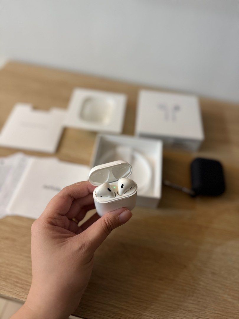Airpods Gen 2 (Category: Earphones) located in Baliuag. Submitted by jophdsa (Listing ID 1334524739, Image 1). Description: RUSH Airpods Gen 2 - Authentic, bought from Timeline SM Baliuag last 2020 - Money back guaranteed if proven fake Inclusions - L & R Airpods Wireless charging case Original Box Black Silicone Case Issue - R airpod gets lowbatt after 30mins of use. But, yung L airpod can last for 3-4hours and charging case works perfectly pwed