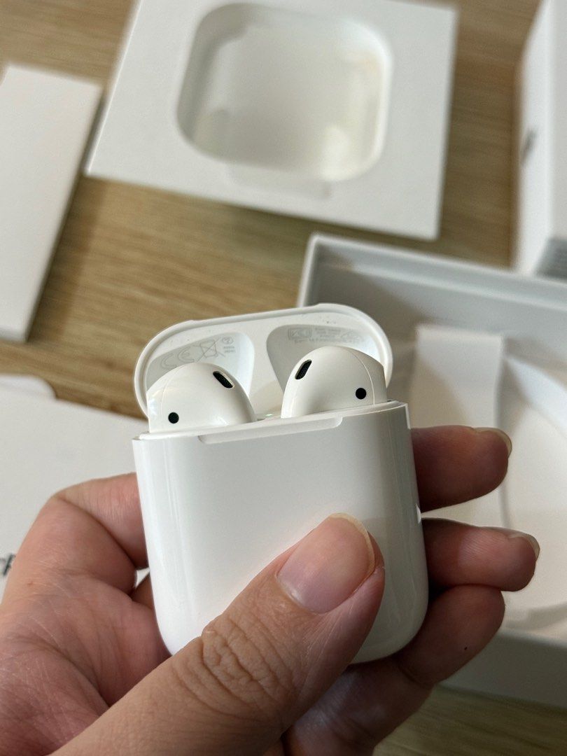 Airpods Gen 2 (Category: Earphones) located in Baliuag. Submitted by jophdsa (Listing ID 1334524739, Image 3). Description: RUSH Airpods Gen 2 - Authentic, bought from Timeline SM Baliuag last 2020 - Money back guaranteed if proven fake Inclusions - L & R Airpods Wireless charging case Original Box Black Silicone Case Issue - R airpod gets lowbatt after 30mins of use. But, yung L airpod can last for 3-4hours and charging case works perfectly pwed