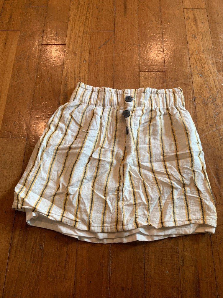 Yellow skirt bershka top