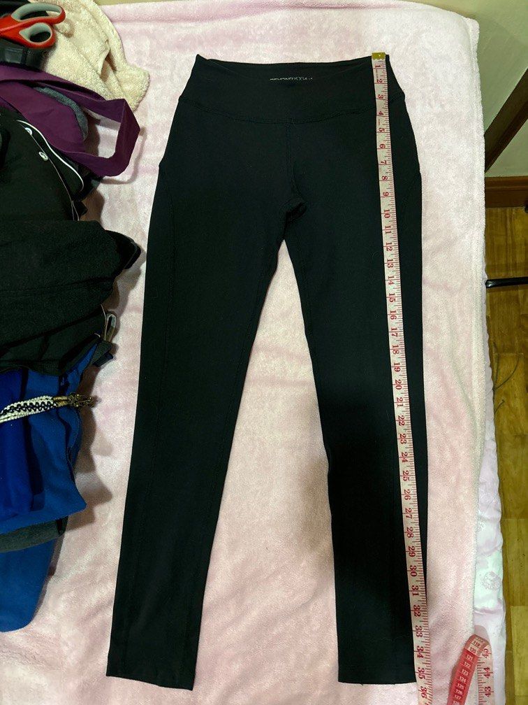 Beyond yoga classic black leggings (Category: Activewear) located in Mandaluyong City. Submitted by kat.store (Listing ID 1334412474, Image 3). Description: .