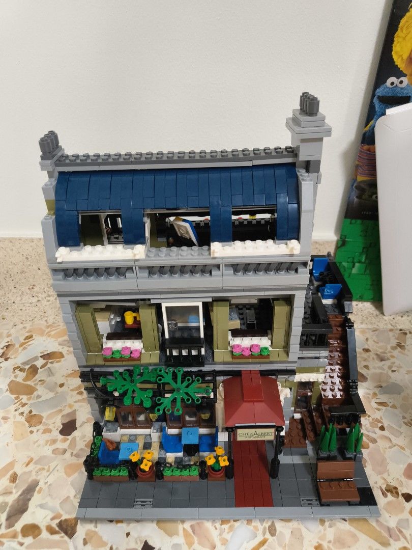 Compatible lego parisian restaurant 10243