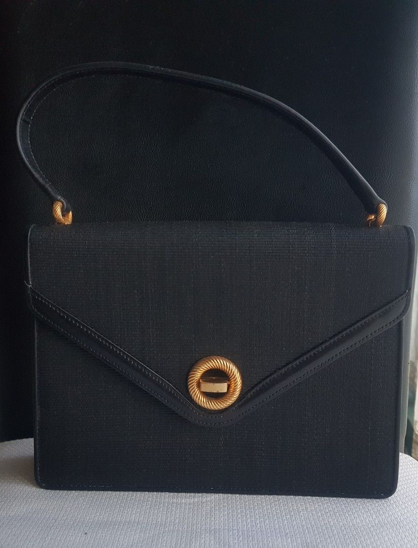 Comtesse Black Purse Bag (Category: Luxury Bags & Wallets) located in Quezon City. Submitted by wagwagan_ukay_blues (Listing ID 1334449094, Image 2). Description: from Japan Made in Germany stand alone Bag L-9" H-6.5" W-2.5" with free coin purse.