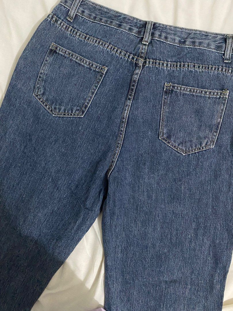 Dark Wash Denim Baggy Pants (Category: Jeans) located in Quezon City. Submitted by shophedwig (Listing ID 1334539704, Image 3). Description: 📍Quezon City Gcash Payment Waist-32 in Length-40 in J&T Delivery Same day delivery (Grab, Lalamove etc) Shipping fee to be shouldered by buyer.