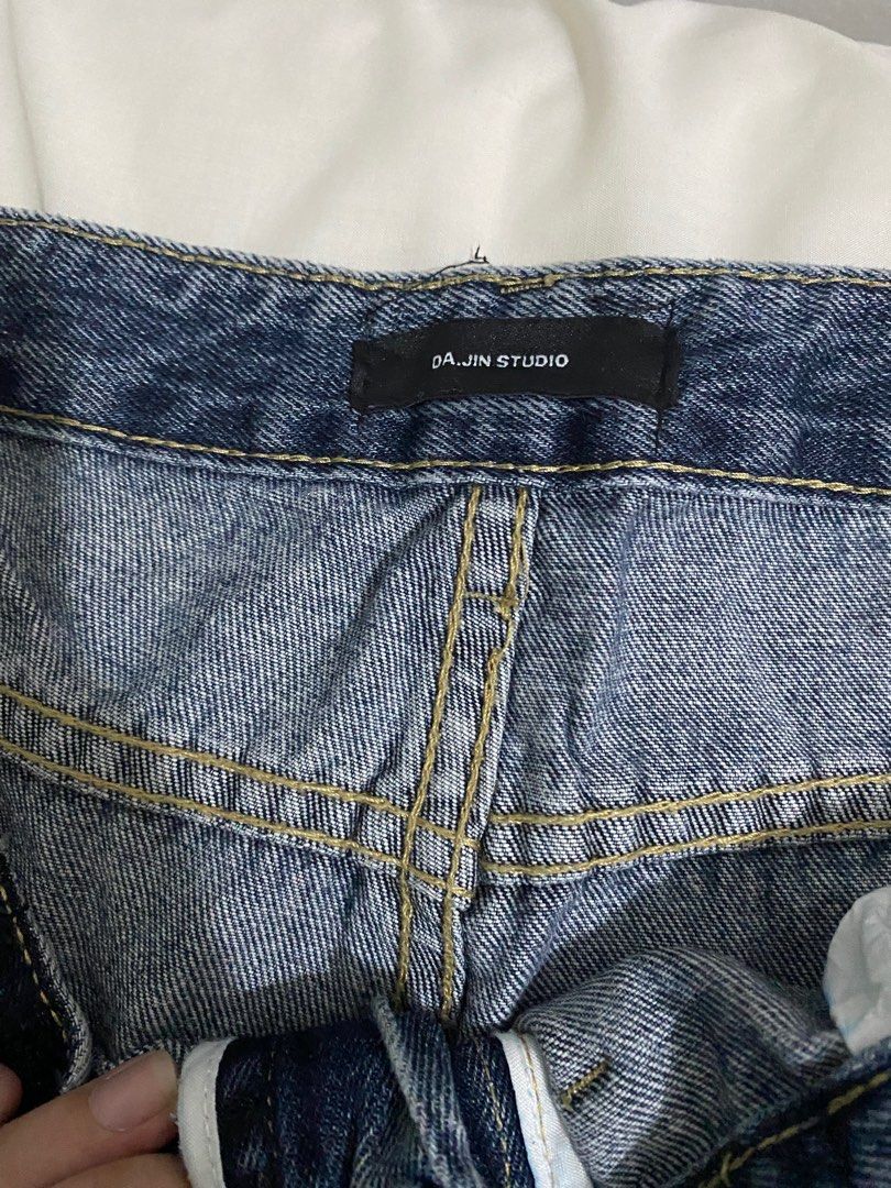 Dark Wash Denim Baggy Pants (Category: Jeans) located in Quezon City. Submitted by shophedwig (Listing ID 1334539704, Image 2). Description: 📍Quezon City Gcash Payment Waist-32 in Length-40 in J&T Delivery Same day delivery (Grab, Lalamove etc) Shipping fee to be shouldered by buyer.