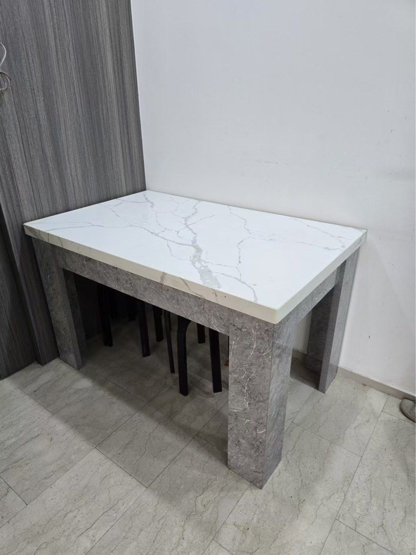 Dining Table (Category: Tables & Sets) located in Singapore. Submitted by asgw222 (Listing ID 1334459138, Image 1). Description: Self collect only (bring your own moving equipments thank you ☺️).